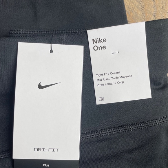 Women’s Plus Tight Fit Mid Rise Cropped Legging - Picture 2 of 2